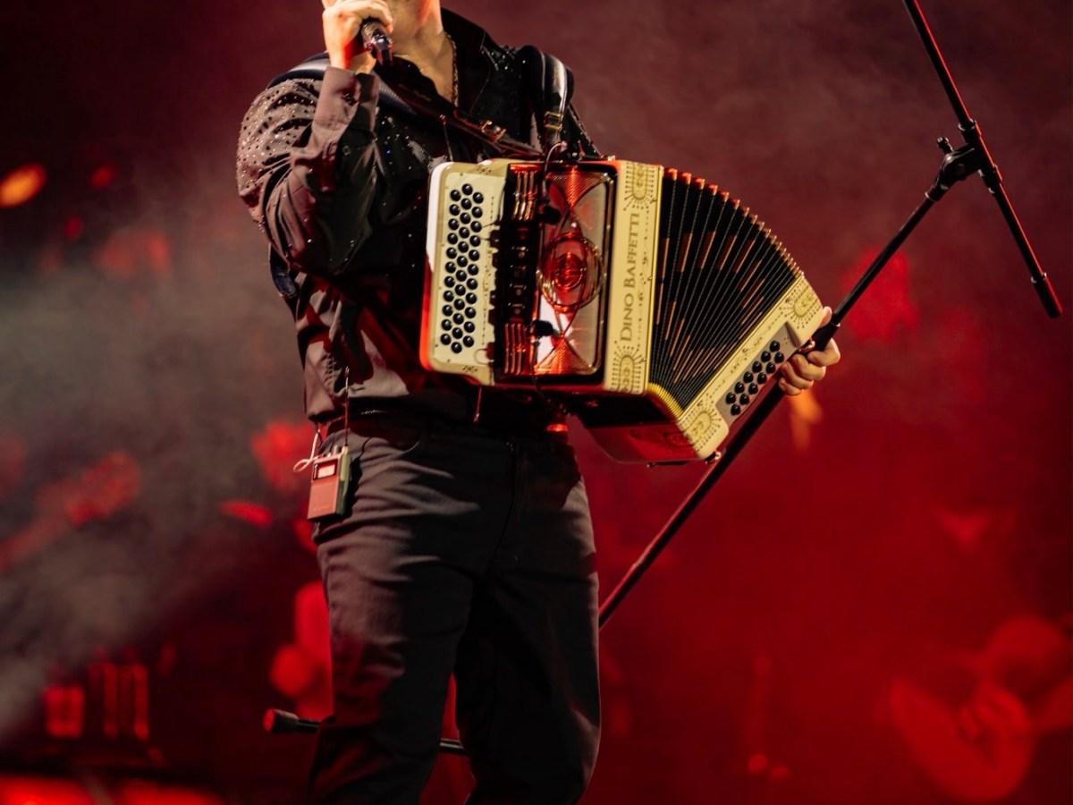 PRÓFUGOS DEL ANEXO”HACE HISTORIA EN GUADALAJARA: MÁS DE 45 MIL PERSONAS CANTAN&nbsp; EN UN ÉPICO CONCIERTO EN EL ESTADIO&nbsp;JALISCO