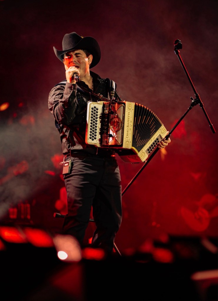 PRÓFUGOS DEL ANEXO”HACE HISTORIA EN GUADALAJARA: MÁS DE 45 MIL PERSONAS CANTAN&nbsp; EN UN ÉPICO CONCIERTO EN EL ESTADIO&nbsp;JALISCO