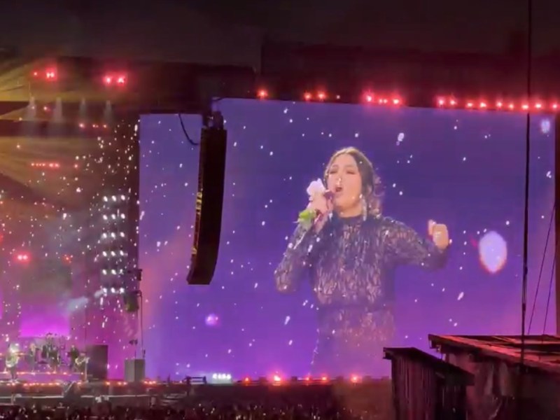 Yuridia convierte el Estadio GNP Seguros en una noche para cantar y&nbsp;sentir